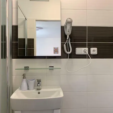 - Slunce بيت ضيافة ميكولوف