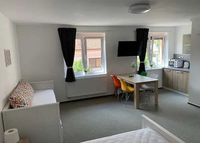 Mikulov Inn - Apartments Slunce Gasthof